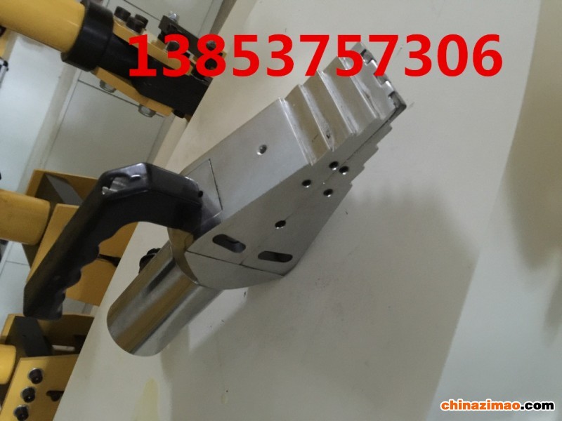 分体法兰劈开器