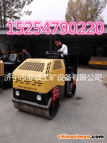 1.5吨全液压震动压路机新