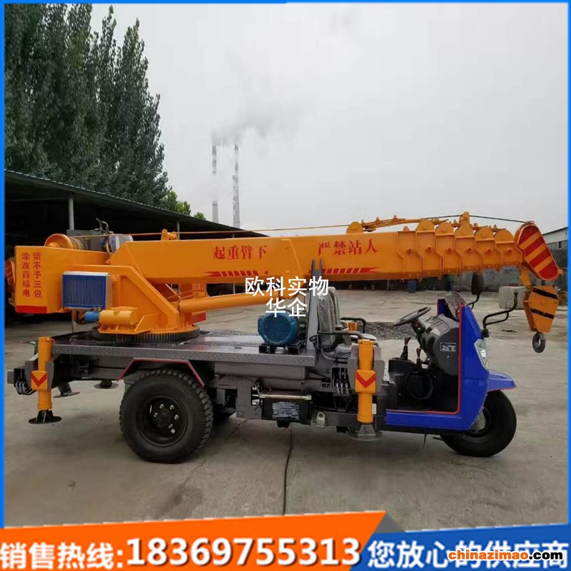 随车吊三轮车2