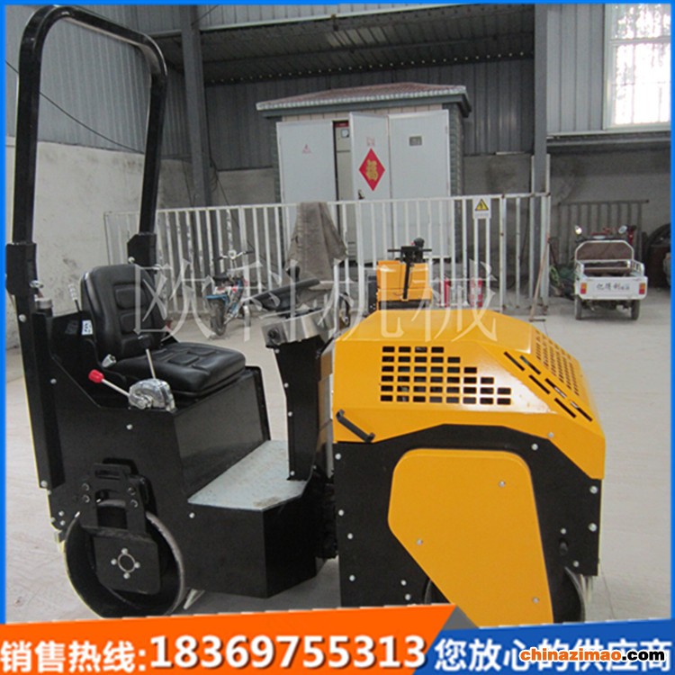 压路机座驾1