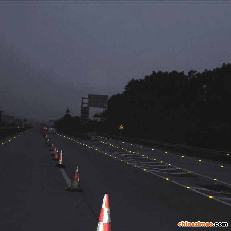 导流带太阳能道钉